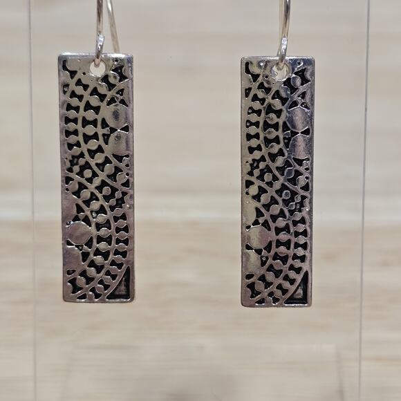 Premier Designs Antiqued Silver Plated LIZZIE Dangle Pierced Earrings - Picture 3 of 6